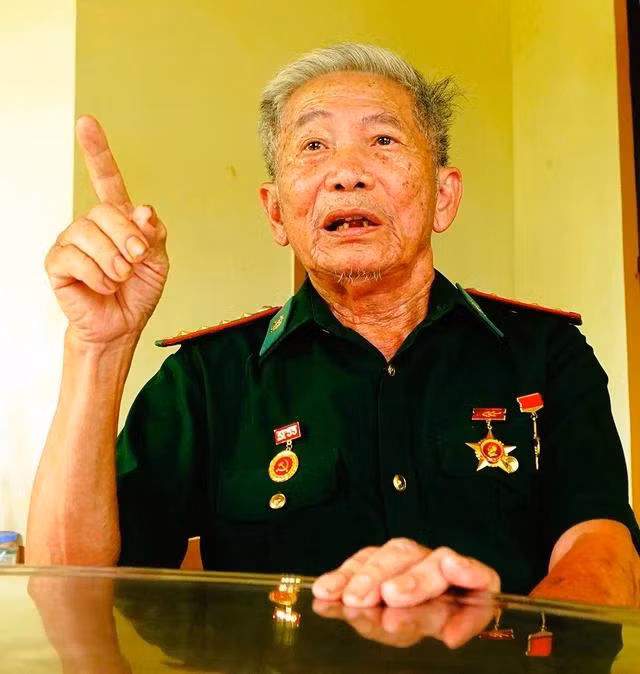 Đại úy Nguyễn Thanh Hoàng (nguyên Đồn trưởng Sen Bụt) kể lại quá trình tìm kiếm cứu nạn 5 liệt sĩ hy sinh đêm 12.8.1978 Đại úy Nguyễn Thanh Hoàng (nguyên Đồn trưởng Sen Bụt) kể lại quá trình tìm kiếm cứu nạn 5 liệt sĩ hy sinh đêm 12.8.1978
