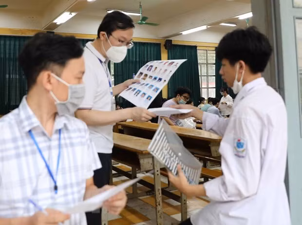 Thí sinh dự kỳ thi Đánh giá tư duy của Đại học Bách khoa Hà Nội. (Ảnh: TTXVN) Thí sinh dự kỳ thi Đánh giá tư duy của Đại học Bách khoa Hà Nội. (Ảnh: TTXVN)