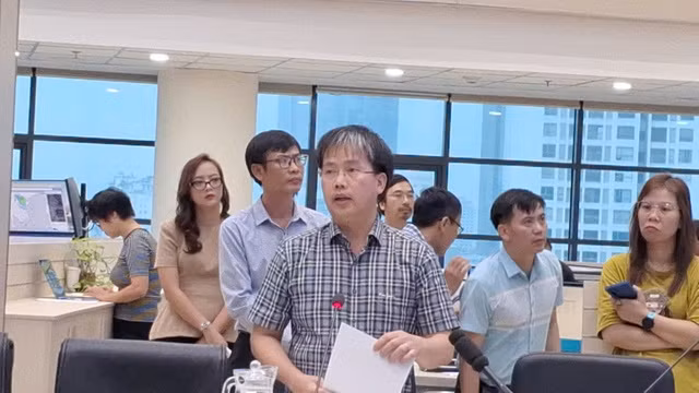 Ông Mai Văn Khiêm, Giám đốc Trung tâm Dự báo Khí tượng thủy văn quốc gia, báo cáo