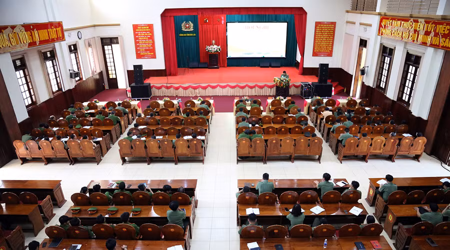 Công an tỉnh Gia Lai tổ chức sinh hoạt chính trị “79 năm xây dựng, chiến đấu và trưởng thành của Công an nhân dân”. Ảnh: P.H.T