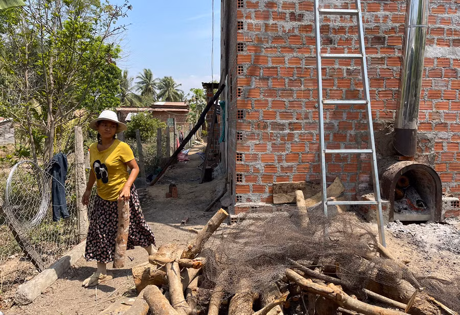 Lò sấy của gia đình chị Nay H'Huỳnh (buôn Chơ Ma, xã Ia Trốk) đã được sửa chữa và hoạt động trở lại sau vụ hỏa hoạn. Ảnh: V.C