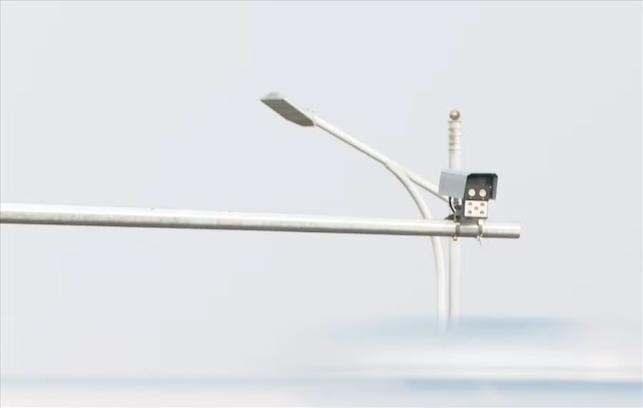 Camera giám sát tự động trên tuyến Quốc lộ 51 địa bàn tỉnh Bà Rịa - Vũng Tàu. Ảnh: Thành An