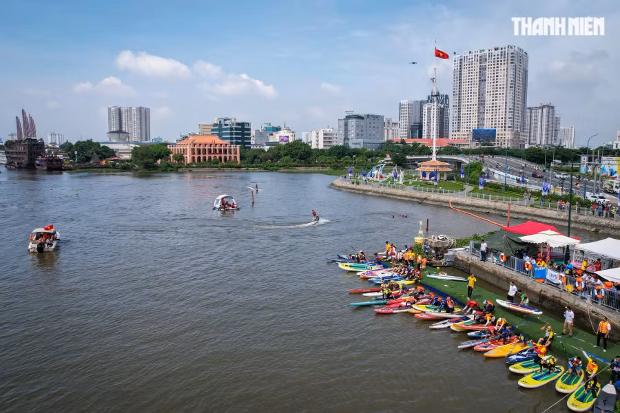 Lễ hội Sông nước TP.HCM sẽ diễn ra trong 10 ngày, từ ngày 31.5 đến ngày 9.6 tại nhiều địa điểm ở TP.HCM, gồm: Khu cảng Nhà Rồng - Khánh Hội, Công viên bến Bạch Đằng, khu vực kênh Nhiêu Lộc Thị Nghè, Bến du thuyền Lan Anh (TP.Thủ Đức), Bến Ngôi Sao Việt (Q.7), Bến Bình Đông (Q.8), Khu Du lịch Văn hóa Suối Tiên, các khu du lịch, điểm đến khác trên địa bàn TP.Thủ Đức và các quận, huyện của TP.HCM. Ảnh: Nhật Thịnh