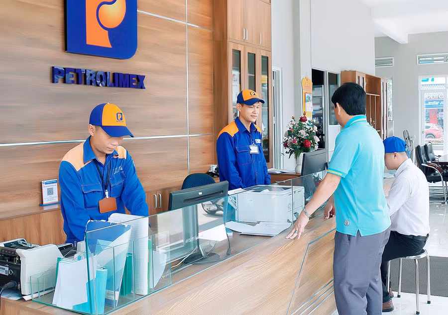 Petrolimex xuất hóa đơn điện tử theo từng lần bán hàng nhằm từng bước thực hiện tiến trình chuyển đổi số. Ảnh: Đ.T