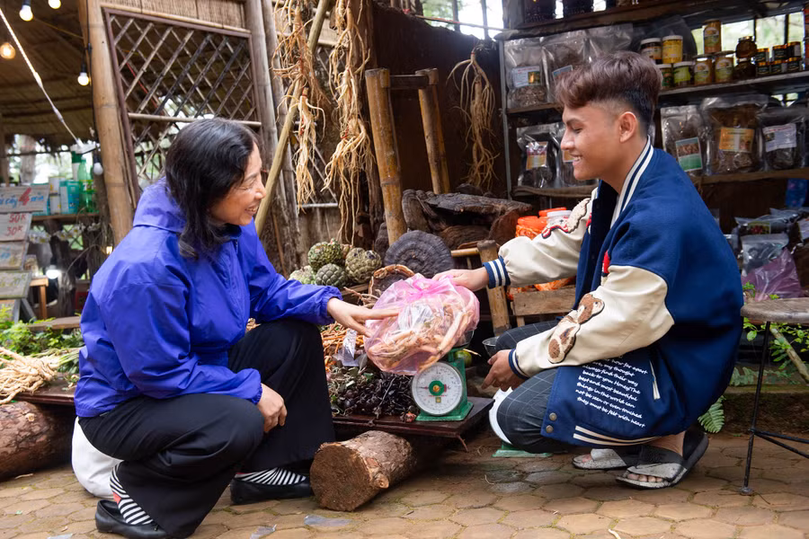 Giới thiệu ẩm thực, sản vật đặc trưng của địa phương.