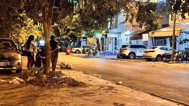 Công an TP.Phan Thiết đến kiểm tra tại ngôi nhà mà chị D cho là bị nhốt và bị tra tấn. Ảnh CTV