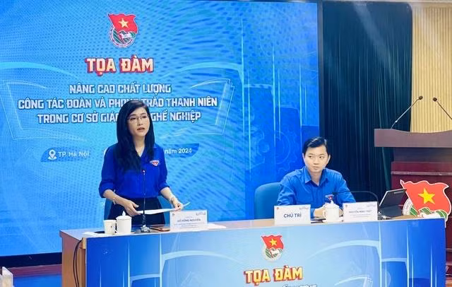 Chị Hồ Hồng Nguyên thông tin tại tọa đàm.