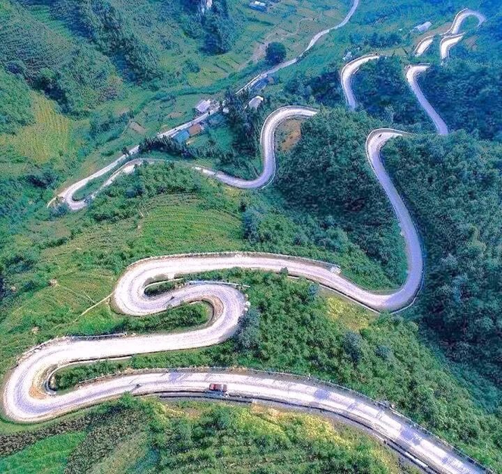 Đường đèo Mã Pí Lèng (tỉnh Hà Giang)