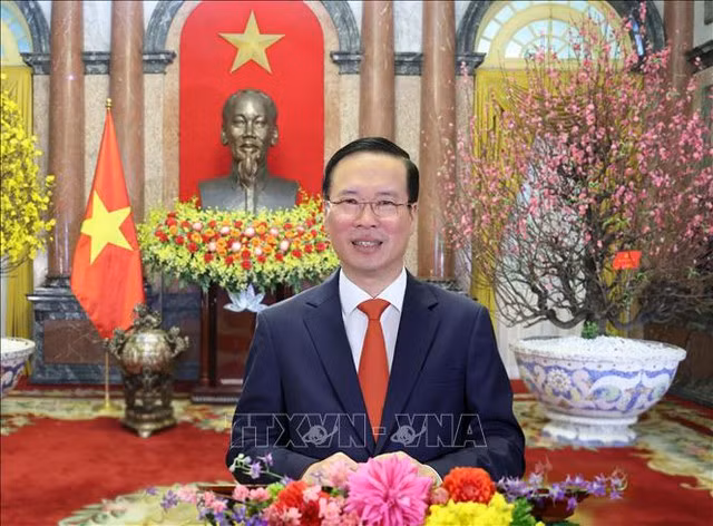 Chủ tịch nước Võ Văn Thưởng chúc mừng Năm Mới Giáp Thìn 2024 vào thời khắc Giao thừa. Ảnh: TTXVN