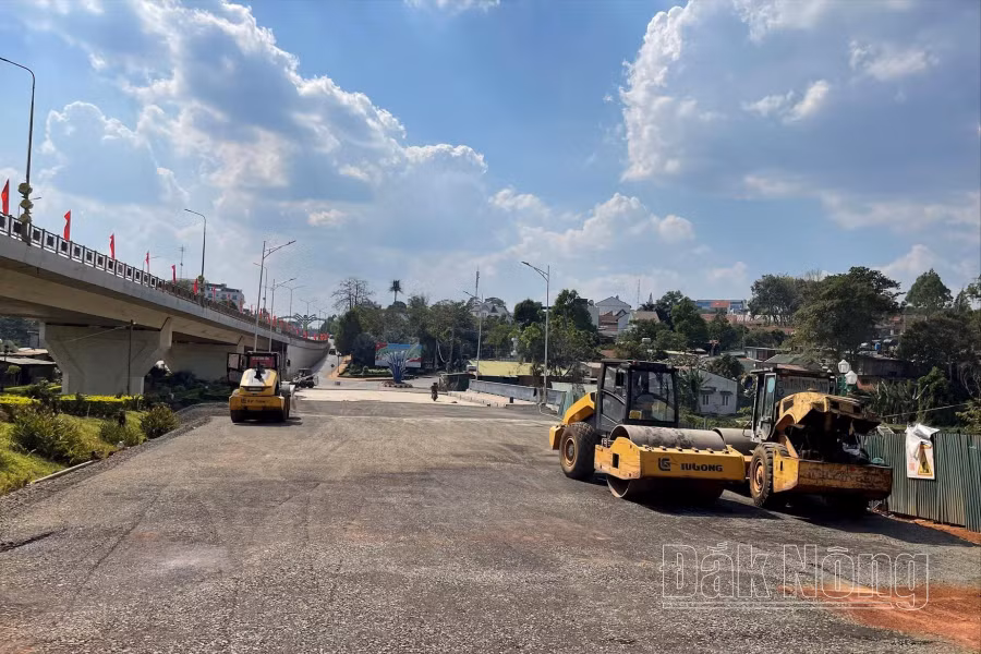 Nhà thầu đẩy nhanh tiến độ thi công cầu hồ hạ TP. Gia Nghĩa