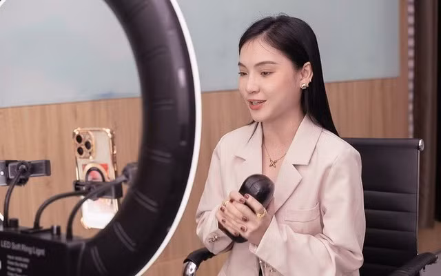 Hoạt động livestream bán hàng ngày càng trở nên phổ biến (Ảnh minh hoạ)