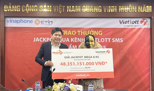 Chị P.V nhận giải Jackpot xổ số tự chọn Mega 6/45