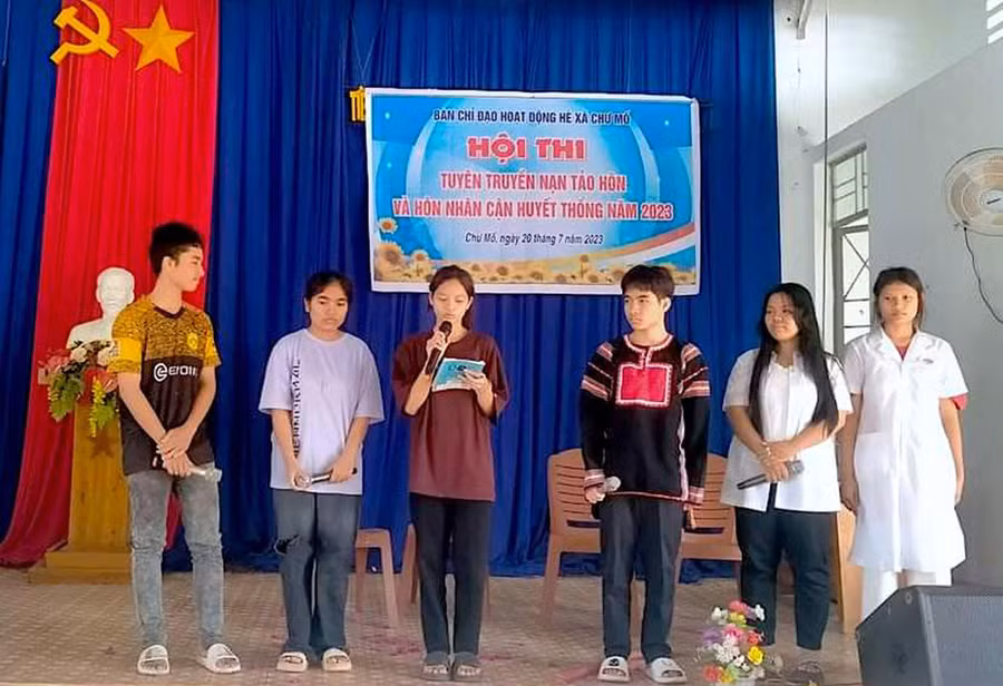 Các tổ chức cơ sở Đoàn ở huyện Ia Pa triển khai hoạt động tuyên truyền về tảo hôn với nhiều hình thức phong phú, đa dạng (ảnh đơn vị cung cấp).