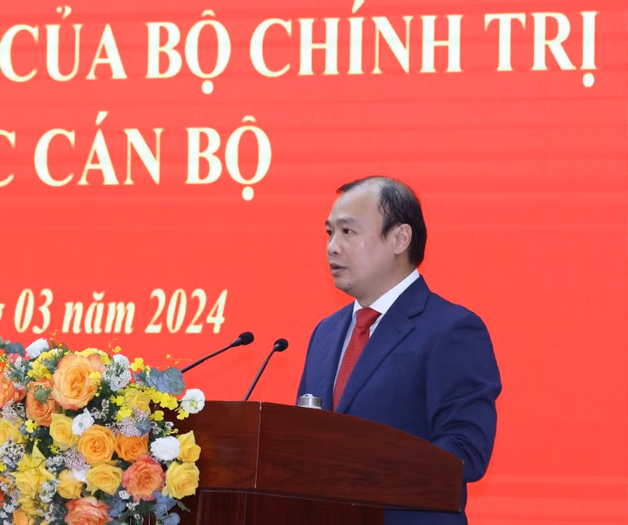 Ông Lê Hải Bình, Ủy viên Dự khuyết Trung ương Đảng, Tổng Biên tập Tạp chí Cộng sản phát biểu nhận nhiệm vụ. (Ảnh: Phương Hoa/TTXVN) Ông Lê Hải Bình, Ủy viên Dự khuyết Trung ương Đảng, Tổng Biên tập Tạp chí Cộng sản phát biểu nhận nhiệm vụ. (Ảnh: Phương Hoa/TTXVN)