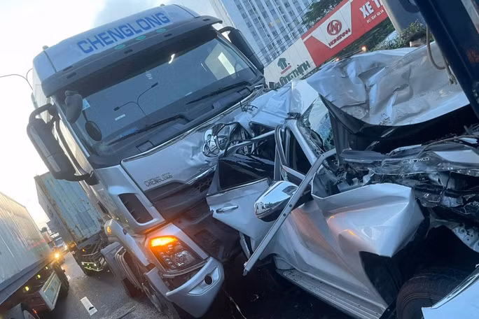 Các xe bị hư hại nghiêm trọng.