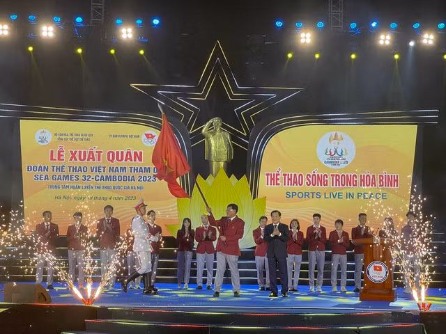 Phó thủ tướng Lê Minh Khái và Trưởng đoàn Đặng Hà Việt. Ảnh: Đình Huy Phó thủ tướng Lê Minh Khái và Trưởng đoàn Đặng Hà Việt. Ảnh: Đình Huy
