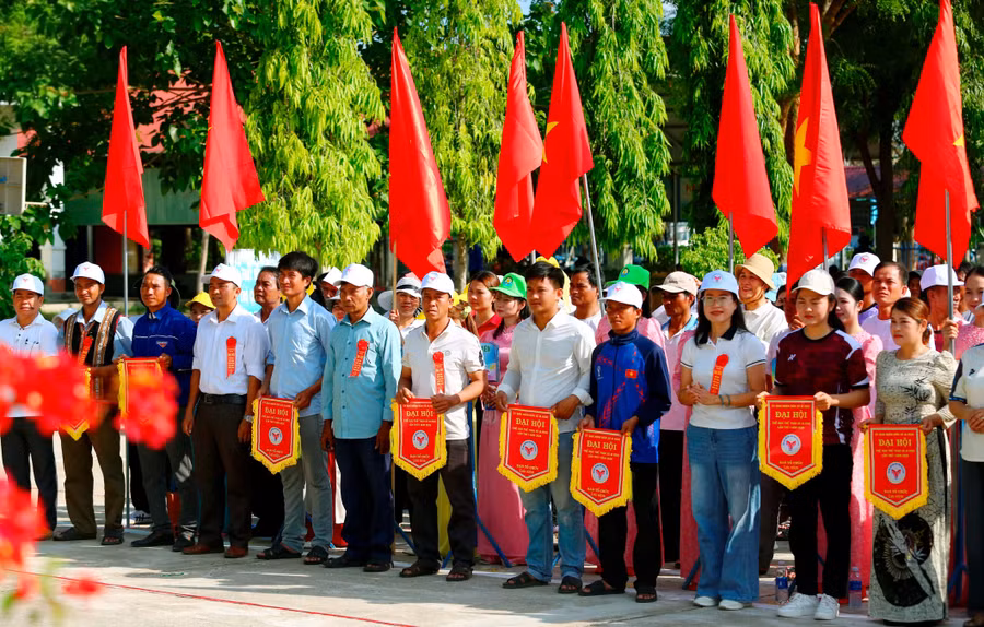 ban-to-chuc-trao-co-luu-niem-cho-cac-doan-tham-gia-dai-hoi-the-duc-the-thao-xa-ia-rsai-lan-thu-i-nam-2026-anh-dvcc.jpg