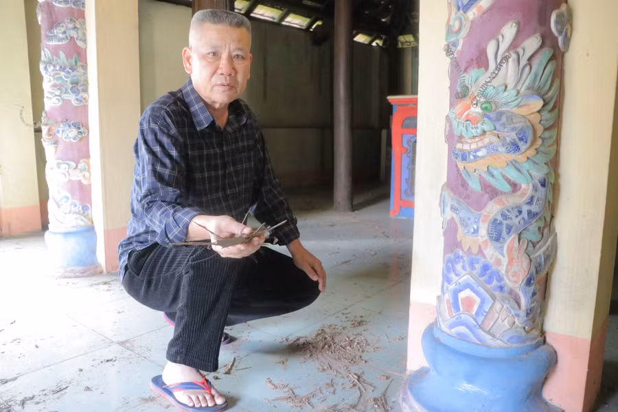 moi-mot-gam-nham-go-muc-roi-vuong-vai-khap-khu-dien-thoi-trong-mieu-co-an-tan-phuong-an-khe-anh-ngoc-minh.jpg