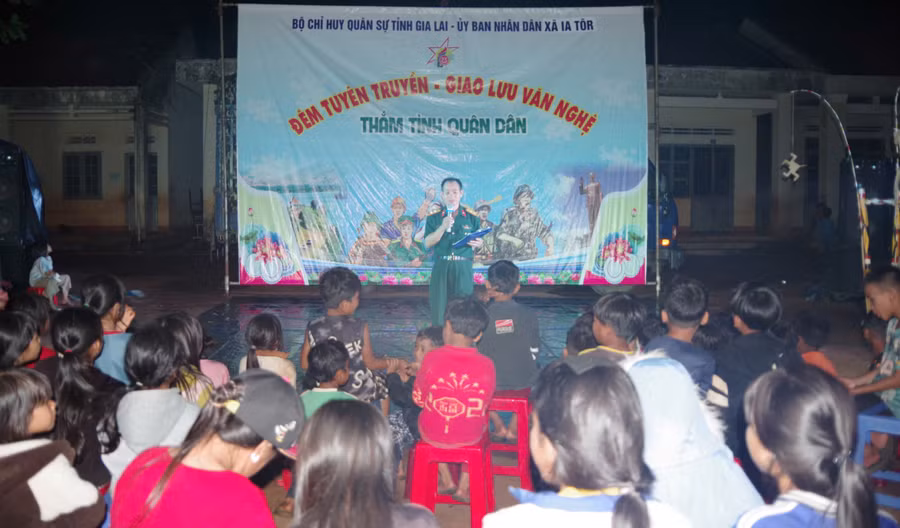 tuyen-truyen-phap-luat-ket-hop-giao-luu-van-nghe-tai-2-xa-ia-tor-va-ia-puch-anh-hc.jpg