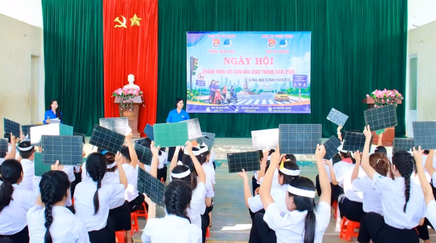 khong-khi-soi-noi-tai-hoi-thi-rung-chuong-vang-tim-hieu-kien-thuc-an-toan-giao-thong-anh-dvcc.jpg