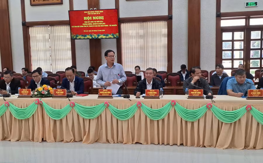 ong-nguyen-nam-thang-pho-truong-ban-thuong-truc-ban-noi-chinh-tinh-uy-phu-yen-phat-bieu-thao-luan-tai-hoi-nghi.jpg