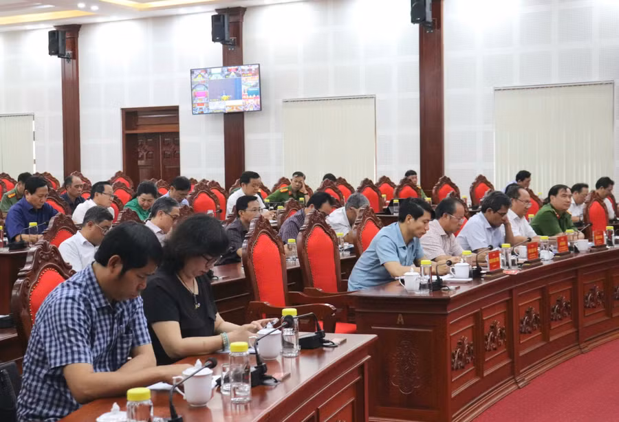 cac-dai-bieu-du-hoi-nghi-tai-diem-cau-gia-lai-anh-td.jpg