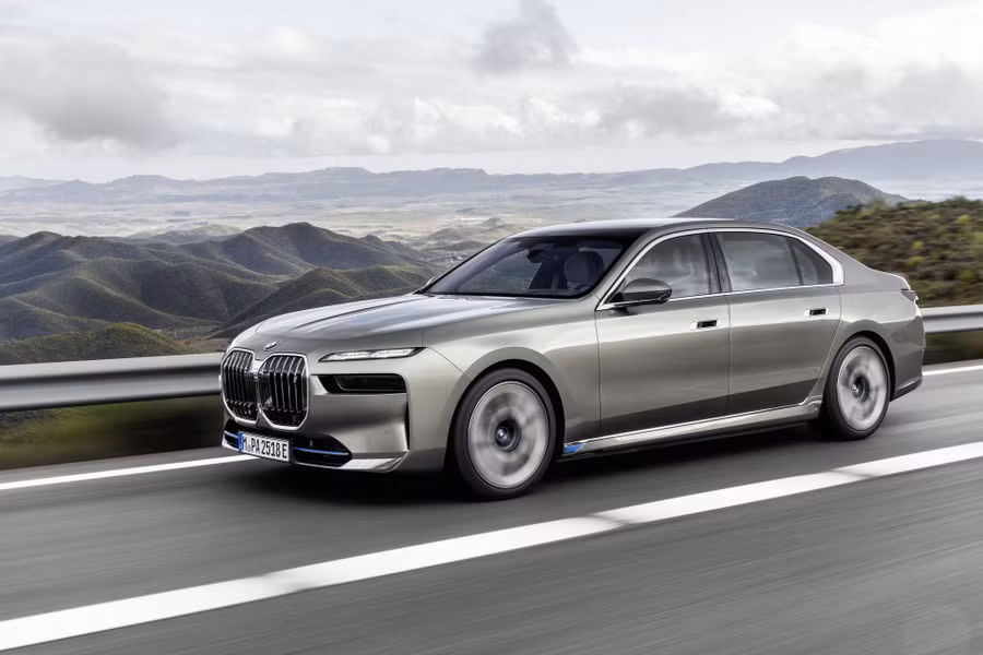 bmw-i7-18.jpg