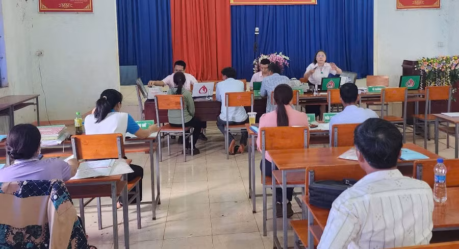 nguoi-dan-vay-von-do-phong-giao-dich-nhcs-chu-prong-trien-khai-anh-td.jpg