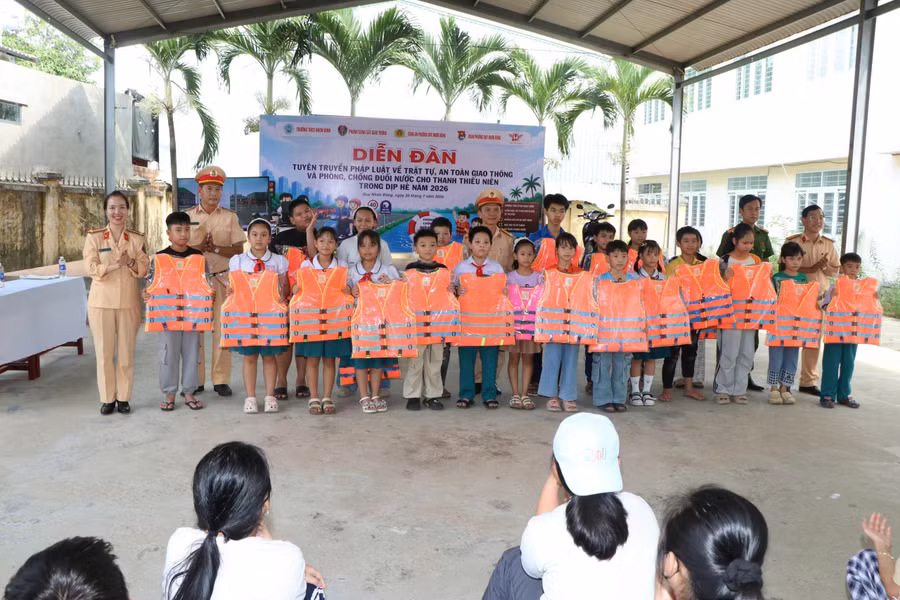 tuyen-truyen-phap-luat-tai-phuong-quy-nhon-dong-2.jpg