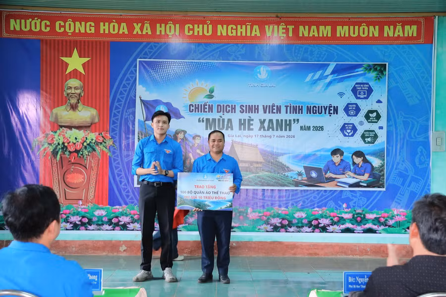 hoi-sinh-vien-viet-nam-tinh-gia-lai-to-chuc-chien-dich-mua-he-xanh-tai-xa-lo-pang-1.jpg