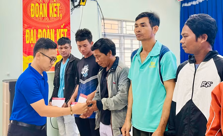 doan-ubnd-tinh-trien-khai-chuong-trinh-ao-xanh-hanh-dong-phuc-vu-nhan-dan-tai-xa-canh-lien-3.jpg