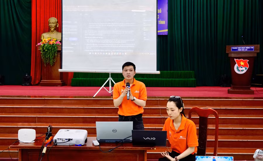tap-huan-ai-cho-can-bo-mat-tran-doan-the-1.jpg