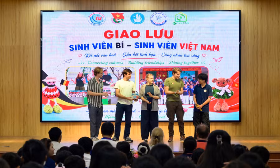 hoi-sinh-vien-truong-dai-hoc-quy-nhon-ra-mat-green-club-1.jpg