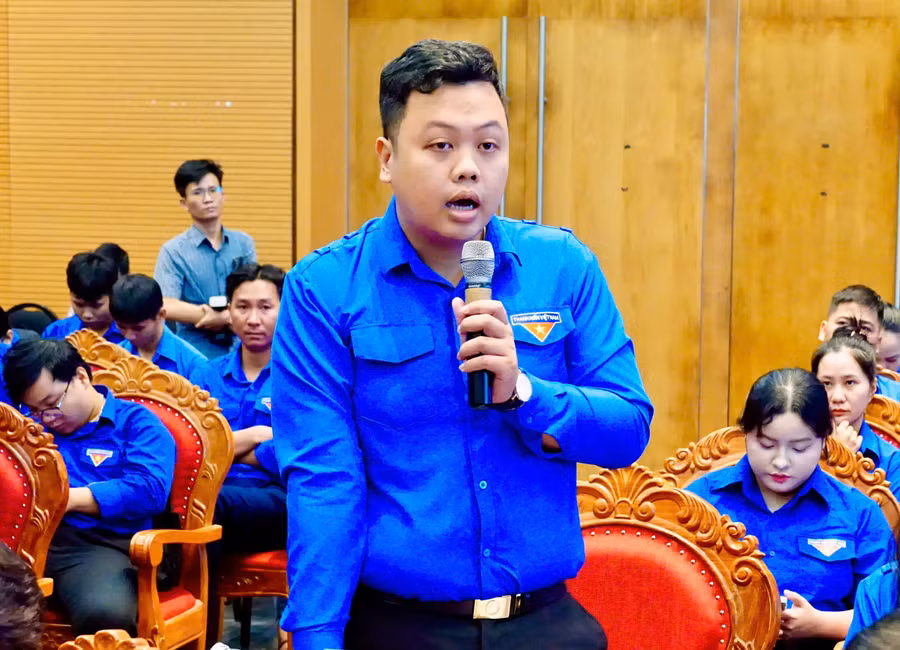 chu-tich-ubnd-tinh-gia-lai-doi-thoai-voi-thanh-nien-9.jpg