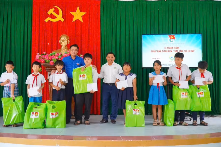 tinh-doan-gia-lai-tang-cong-trinh-thap-sang-que-huong-tai-tinh-quang-ngai-1.jpg