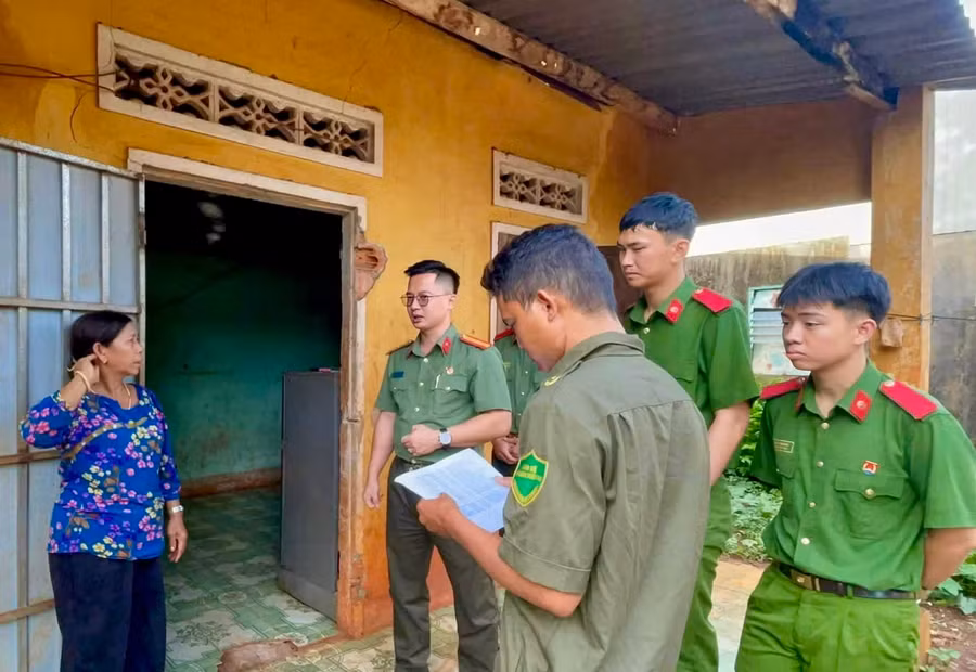 doi-tinh-nguyen-chuyen-nganh-cap-tinh-ra-quan-tai-cac-xa-bien-gioi-9.jpg