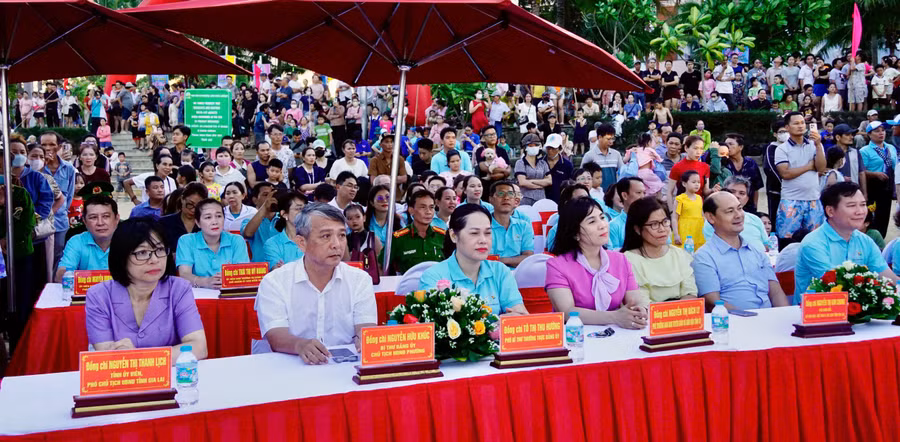 khai-mac-lien-hoan-dieu-nghe-thuat-tai-phuong-quy-nhon-3.jpg