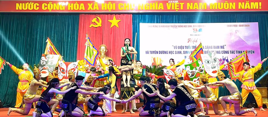 doan-phuong-quy-nhon-ky-niem-ngay-truyen-thong-hoc-sinh-sinh-vien-1.jpg