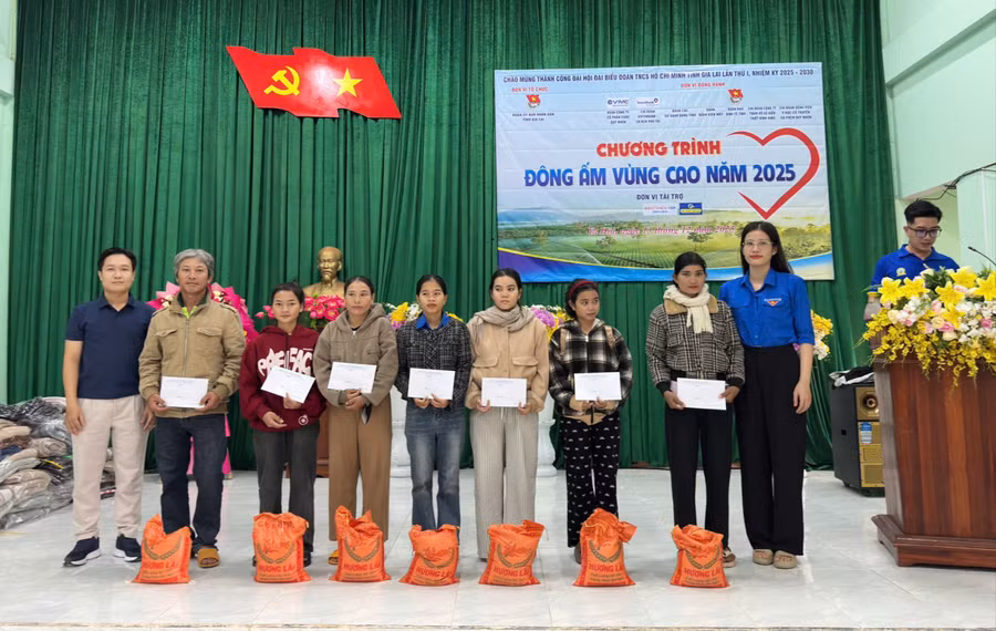 doan-ubnd-tinh-to-chuc-chuong-trinh-dong-am-vung-cao-2025-1-4112.jpg