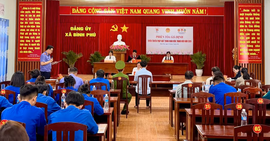 phien-toa-gia-dinh-tai-xa-binh-phu-1.jpg