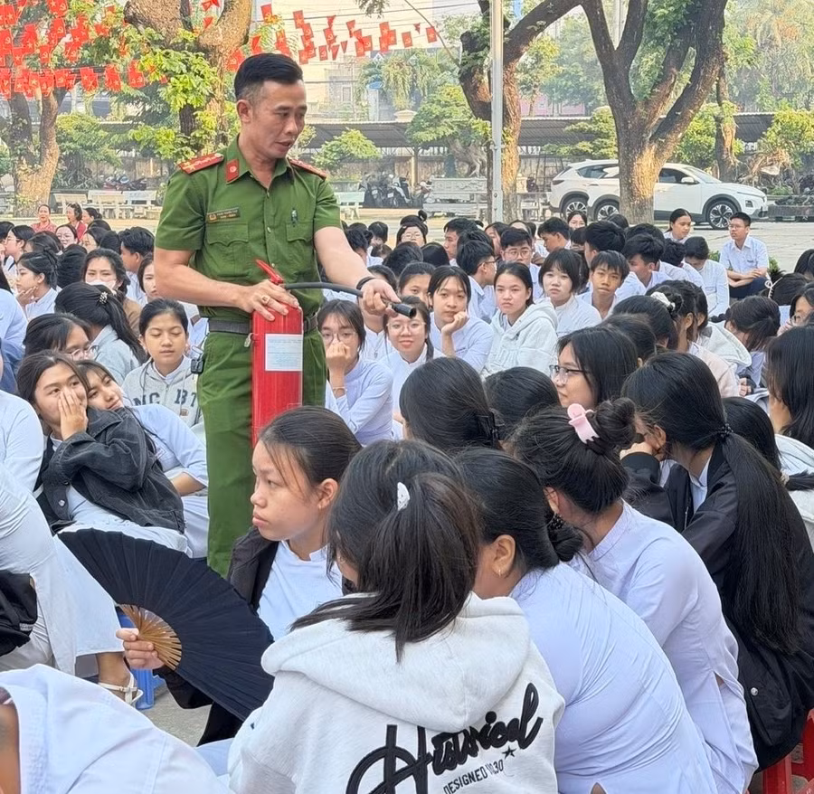 tuyen-truyen-pccc-tai-truong-thpt-hung-vuong-2-3475.jpg