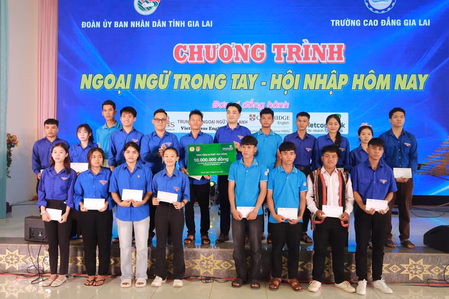 doan-ubnd-tinh-nang-cao-nang-luc-ngoai-ngu-cho-thanh-nien-2.jpg