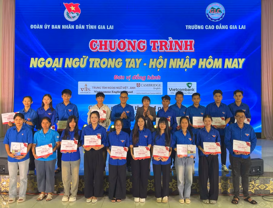 doan-ubnd-tinh-nang-cao-nang-luc-ngoai-ngu-cho-thanh-nien-4-2422.jpg
