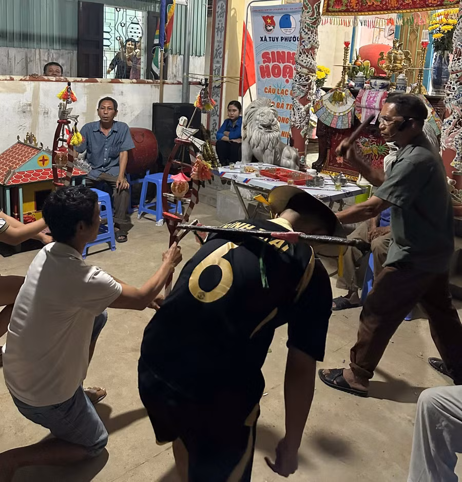 clb-cheo-ba-trao-tuy-phuoc-5-6332-8865.png