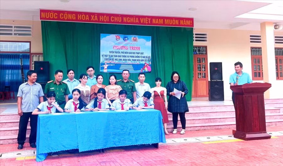 tuyen-truyen-phap-luat-tai-thcs-phuoc-my-7182.jpg