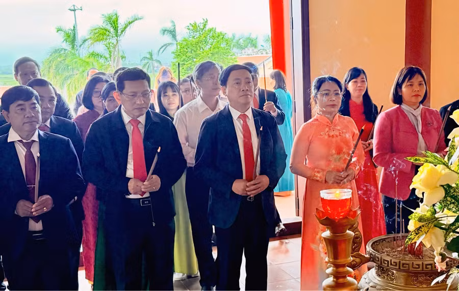 chu-tich-ubnd-tinh-pham-anh-tuan-tham-dang-huong-2-chi-bo-6.jpg