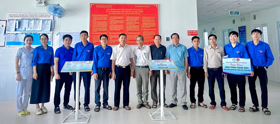 ra-mat-cong-trinh-thanh-nien-bang-thong-tin-chuyen-doi-so-tai-ttyt-hoai-nhon-1.jpg