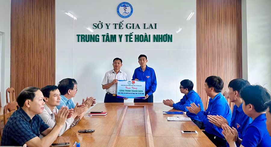 ra-mat-cong-trinh-thanh-nien-bang-thong-tin-chuyen-doi-so-tai-ttyt-hoai-nhon-2.jpg