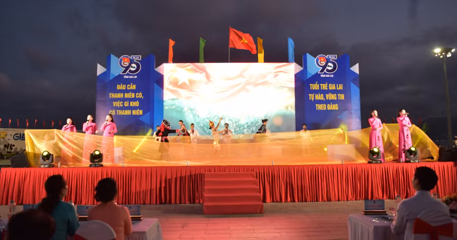 tinh-doan-gia-lai-ky-niem-95-nam-ngay-thanh-lap-doan-3369.jpg