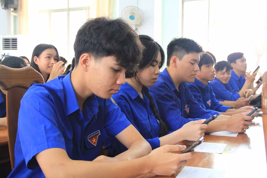tuoi-tre-gia-lai-huong-ve-ngay-hoi-non-song-1.jpg